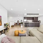 Luxury Penthouse - Sydney Skyline Views