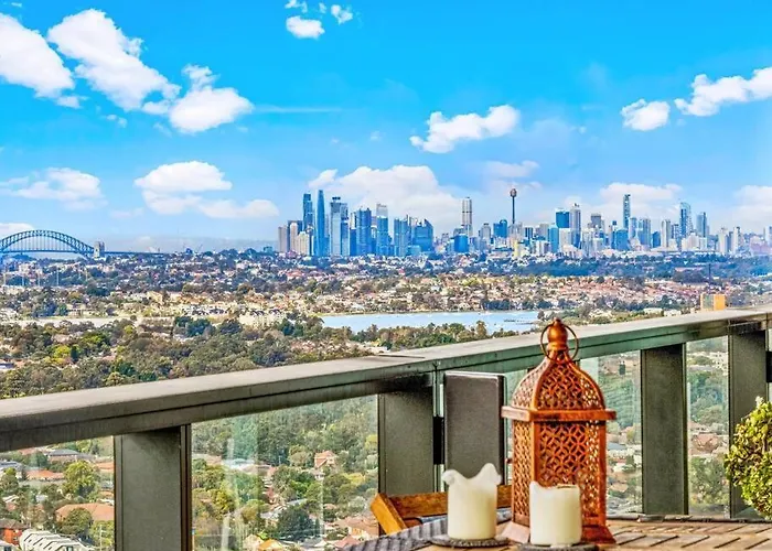 Luxury Penthouse - Sydney Skyline Views