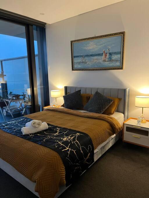 Luxury Penthouse - Skyline Views Apartment Sydney