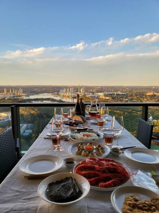 Apartment Luxury Penthouse - Skyline Views Sydney