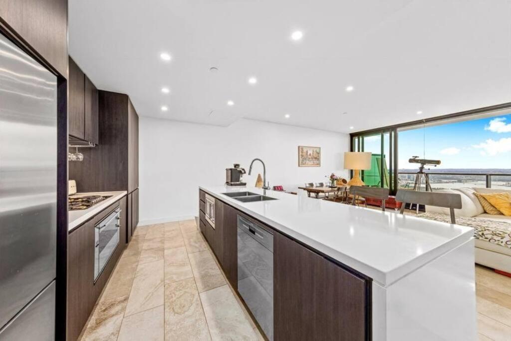 Luxury Penthouse - Skyline Views * Sydney